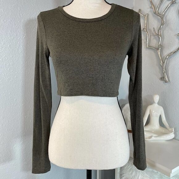 Rustic Rose Long Sleeve Cropped Top - Picture 1 of 8